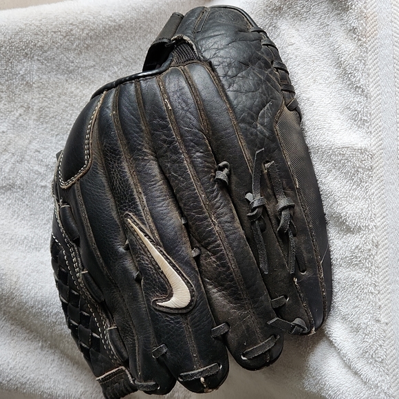 Nike Other - Nike baseball glove